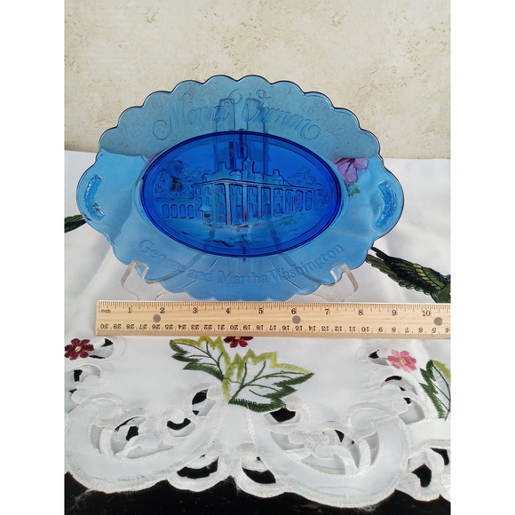Avon Accents Avon Mount Vernon Plate Oval Blue W 2 Special Occasion